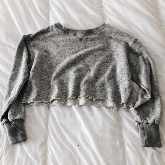 Brandy Melville Sweaters - Brandy Melville cropped crew neck